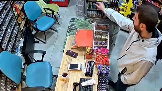 Elazığ'da büfede yaşanan hırsızlık güvenlik kamerasında