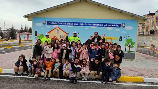 Elazığ'da öğrencilere trafik kuralları anlatıldı