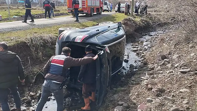 Elazığ'da otomobil yoldan çıkıp takla attı: 1 yaralı
