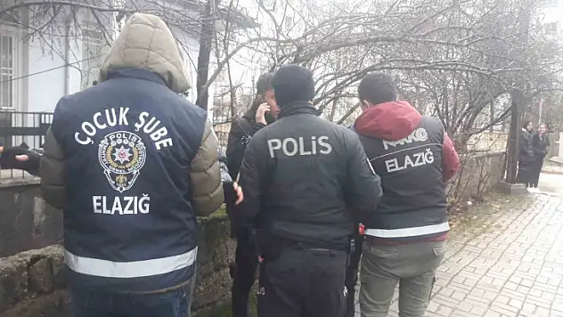 Elazığ'da polis ekipleri okul önlerinde kuş uçurtmuyor
