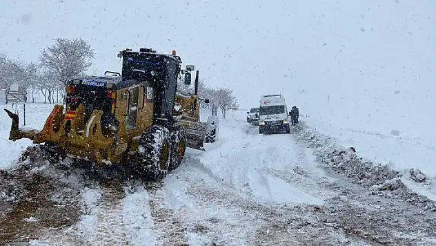 Elazığ'da kar seferberliği aralıksız sürüyor