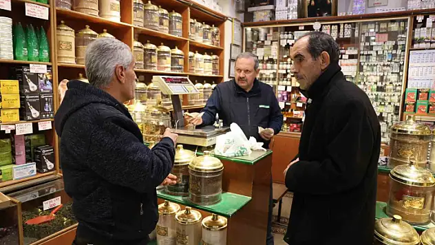 Geçmeyen girip ve nezle için vatandaşlar aktarcılara akın etti