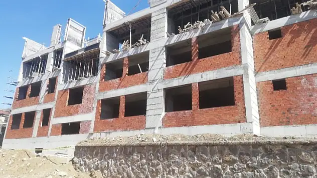 İnşaatın 3. katından düştü