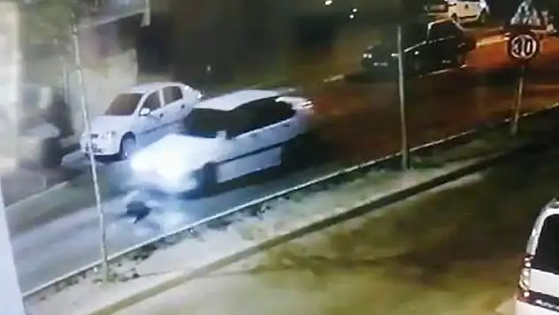 Köpekten kaçtı, araba çarptı