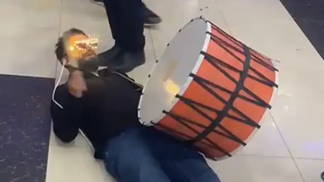 'Kosovalı Mami'nin enerjik davul şovu davetlilerden tam not aldı