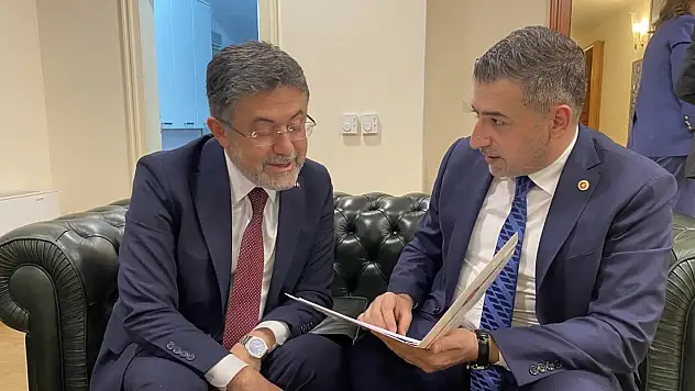 Milletvekili Işıkver Elazığ'ın tarım dosyasını Bakan Yumaklı'ya sundu