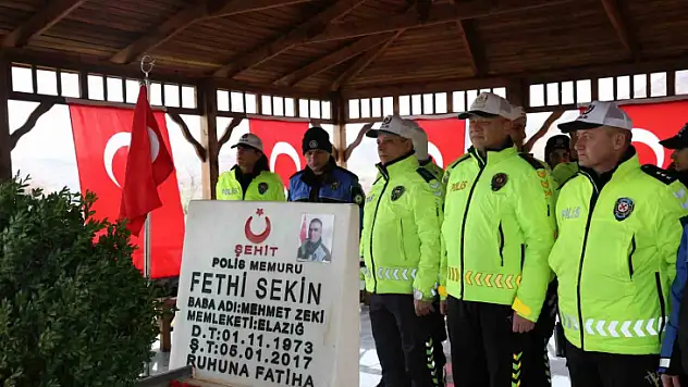 Şehit polis Fethi Sekin kabri başında anıldı