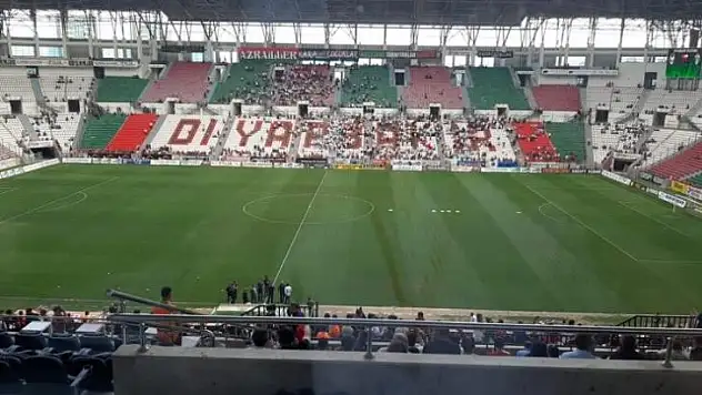 Taraftarlar maçtan 3 saat önce sahayı doldurmaya başladı