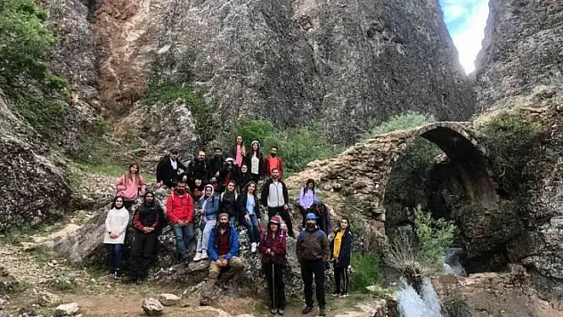Tunceli'de öğretmenlere doğa yürüyüşü eğitimi verildi