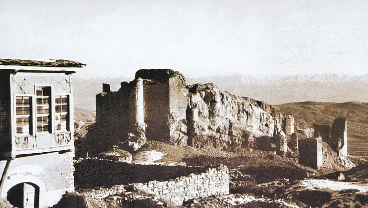 Harcında süt, altında şehir saklı bir dev: Harput Kalesi