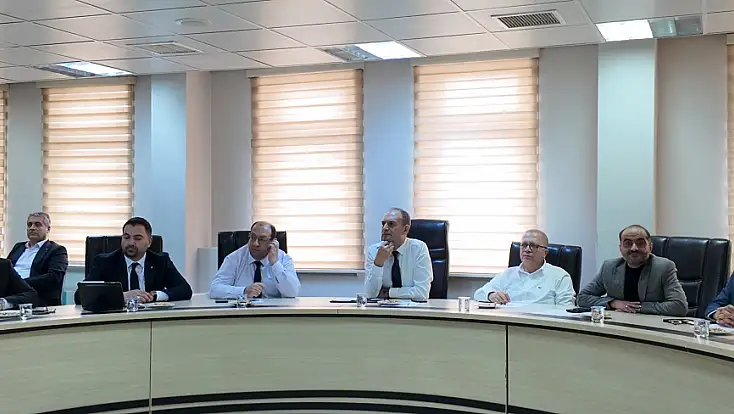 Sağlık kurmayı toplandı: Müdür Gecekuşu’ndan 'tavizsiz kalite' talimatı