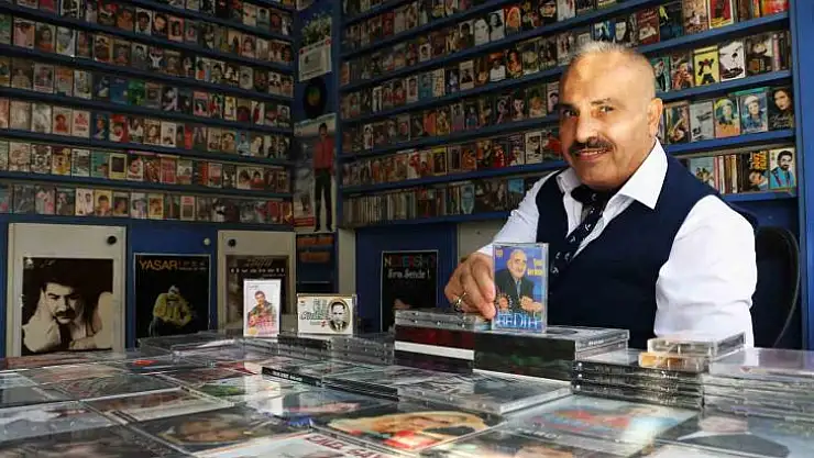 5 yaşında müzik tutkusu başladı, 55 yılda 40 bin albüm biriktirdi