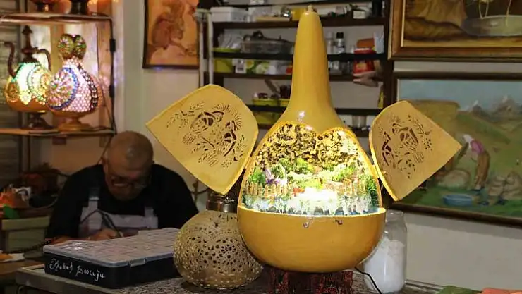 6 yıldır su kabağını sanata dönüştürüyor