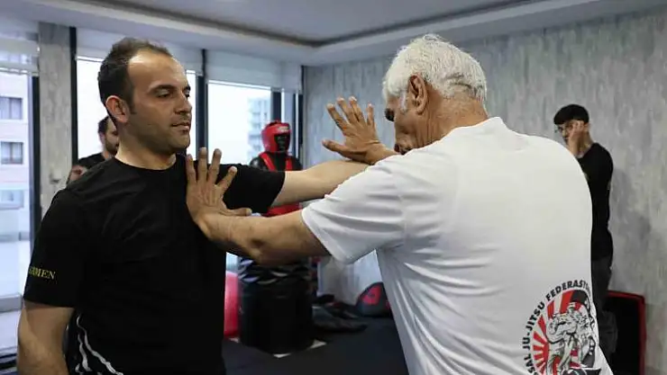 62 yaşındaki emekli polis, pars yakın müdafaa sporuyla sağlığına kavuştu