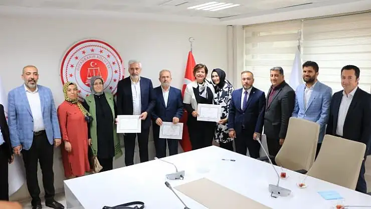 AK Parti Diyarbakır milletvekilleri mazbatalarını aldı