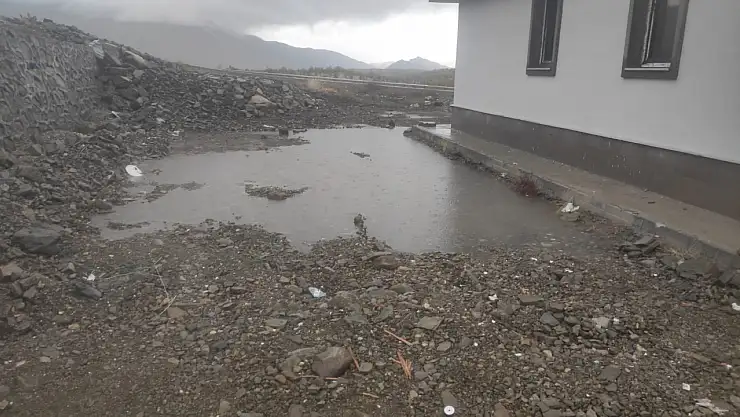 Arıcak'ta mağduriyetler bitmiyor: Deprem konutlarındaki arızalar aylardır yapılmıyor!