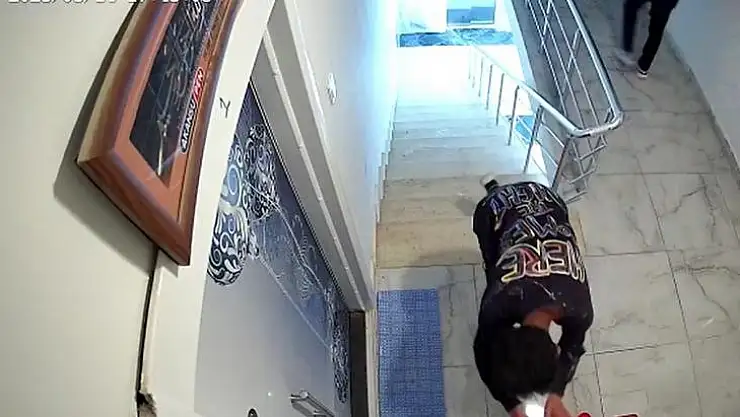 Ayakkabı hırsızları önce numarasına sonra kalitesine baktı