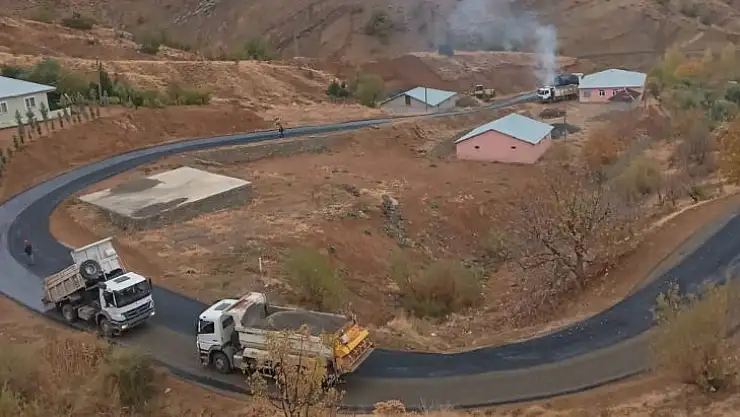 Bingöl'de köy yolları asfaltlanıyor
