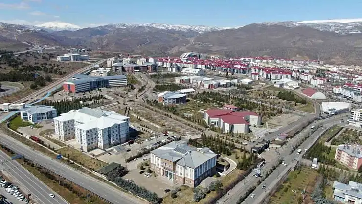 Rektör Prof. Dr. İbrahim Çapak: 'Kendi emsalleri arasında bir numara'