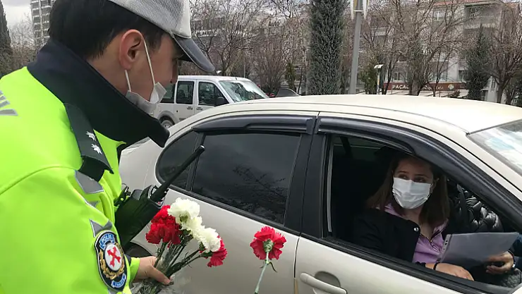 Bu kez uygulama için değil karanfil için durduruldular