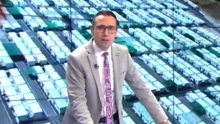 Canlı yayında depreme yakalandı