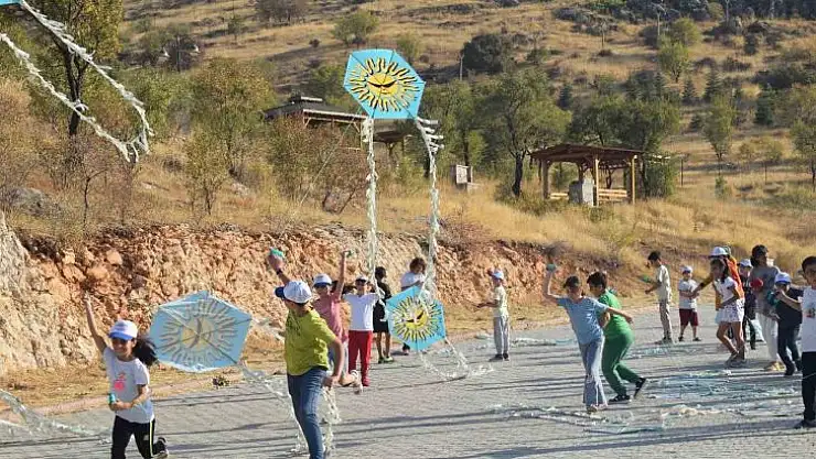 çocuklar uçurtma şenliği ile doyasıya eğlendi