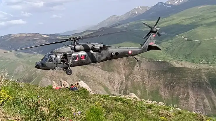 Dağda ayağı kırılan vatandaş helikopter ile kurtarıldı