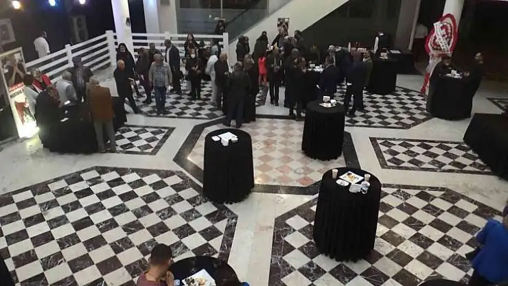 Darbe mağduru doktor Diyarbakır Cezaevi'nde yaşadıklarını kitaba aktardı