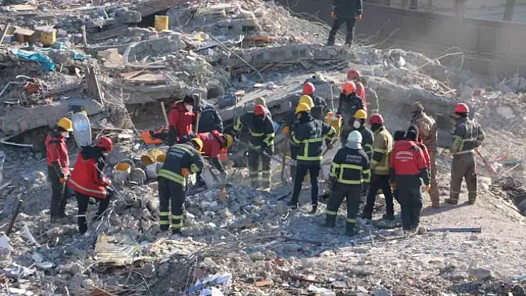 Depremde 100 kişinin hayatını kaybettiği Hisami Apartmanı davasına devam edildi