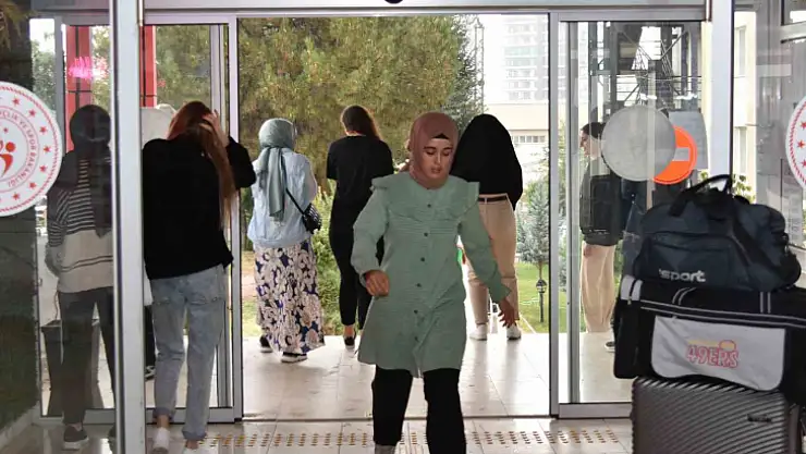 Depremzedelere yuva olan yurtlara öğrenciler yerleşmeye başladı