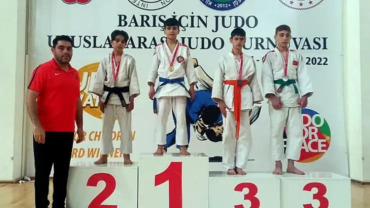 Diyarbakır Büyükşehir Belediyesi sporcuları judoda başarı elde etti
