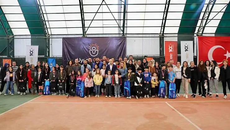 Diyarbakır'da 'Uyanış Gençlik 2. Tenis Turnuvası' sona erdi