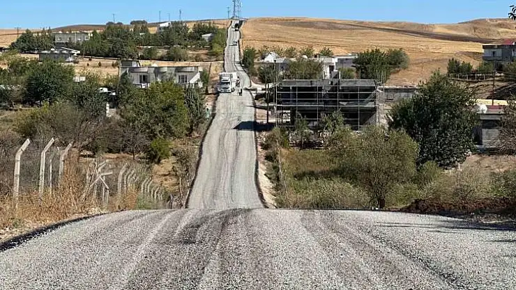 Diyarbakır'da 17 ilçedeki kırsal mahalle yolarında çalışmalar devam ediyor