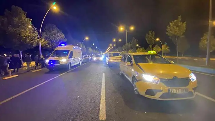 Diyarbakır'da 3 aracın karıştığı kazada 5 kişi yaralandı