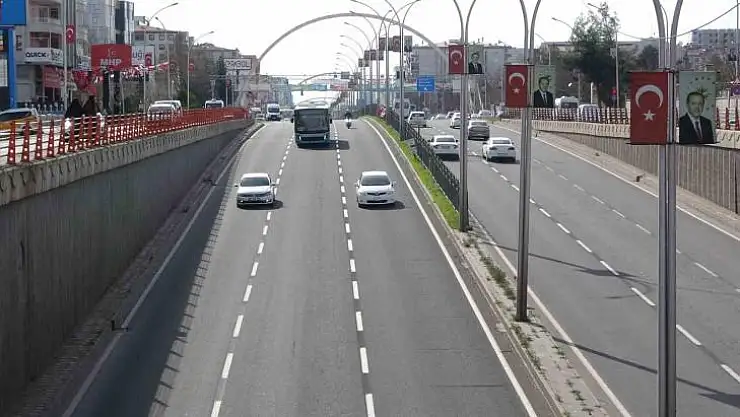 Diyarbakır'da 3 kız çocuğunun tehlikeli oyunu kamerada