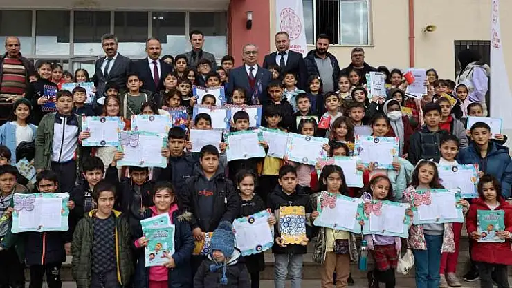 Diyarbakır'da 483 bin 360 öğrenci karne sevinci yaşadı