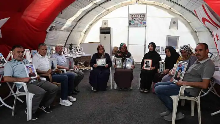 Diyarbakır'da evlat nöbetindeki aileler 5 yıldır çocuklarının yolunu gözlüyor