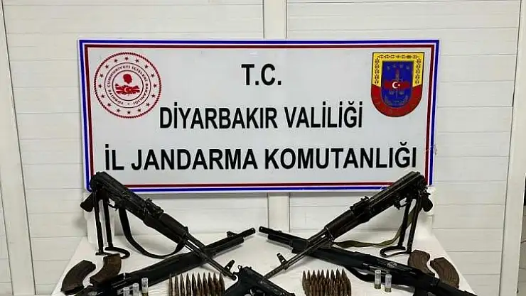 Diyarbakır'da iki adreste yapılan aramalarda uzun namlulu silahlar ele geçirildi