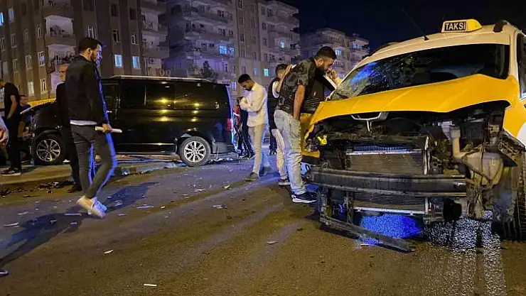 Diyarbakır'da iki araç çarpıştı: 1 yaralı
