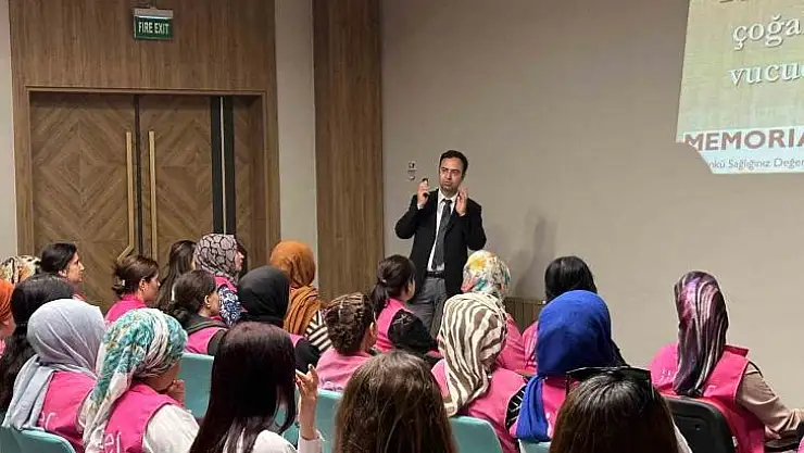 Diyarbakır'da kadın tekstil çalışanlarına kanserde erken teşhisin önem anlatıldı