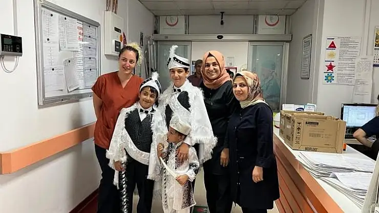 Diyarbakır'da kardeşlerin toplu sünnet mutluluğu