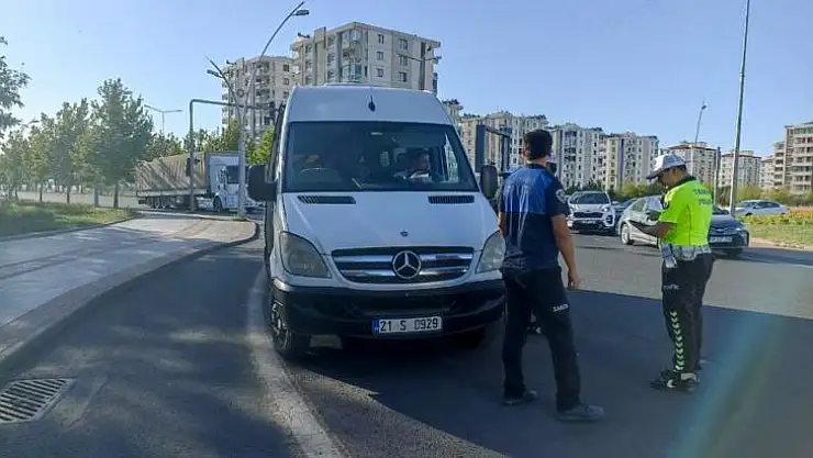 Diyarbakır'da okul servislerine yapılan denetimde 54 araca cezai işlem uygulandı