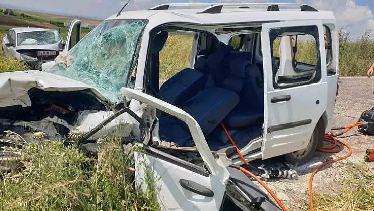 Diyarbakır'da otomobil ile hafif ticari araç çarpıştı: 2 yaralı