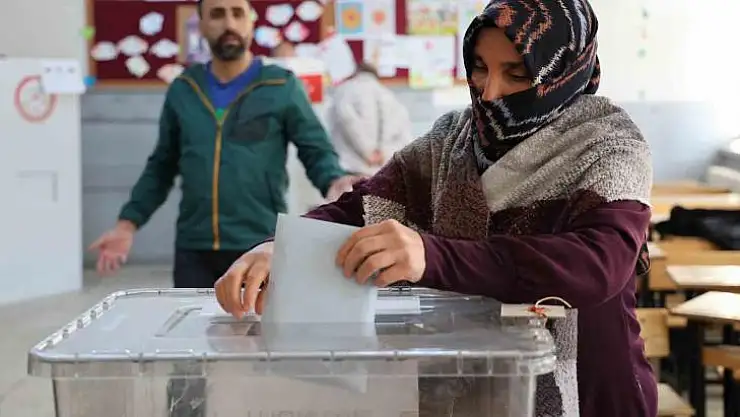 Diyarbakır'da oy verme işlemi başladı