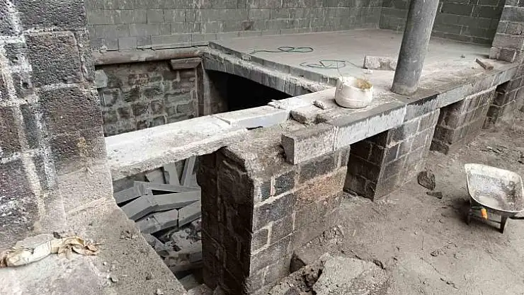 Diyarbakır'da restore edilen yapıda kısmi çökme meydana geldi: 2 yaralı