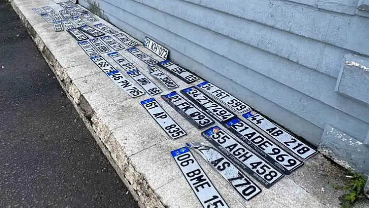 Diyarbakır'da sele kapılan plakalar sahiplerini bekliyor