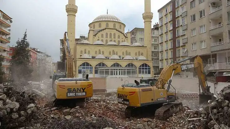 Diyarbakır'da yarım asırlık kütüphanenin yıkımı yapıldı