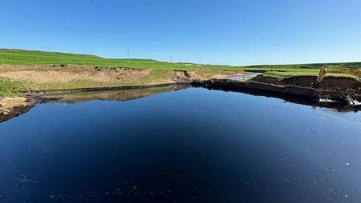 Diyarbakır'da ham petrol sulama kanalına karıştı