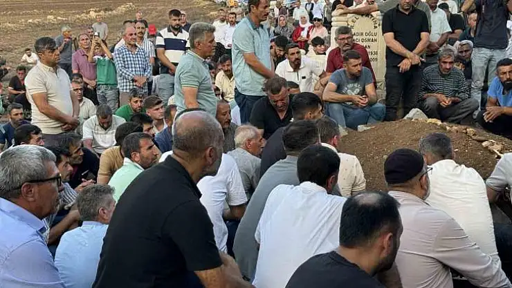 Diyarbakır'daki yangında hayatını kaybeden amca ve yeğeni defnedildi