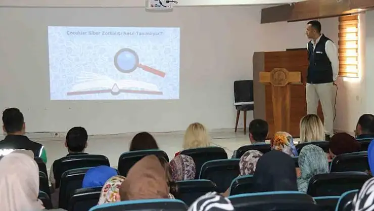 Diyarbakır Emniyet Müdürlüğü Çocuk Şube Müdürlüğü 'Eğitim Ailede Başlar' projesiyle velileri bilgilendirdi
